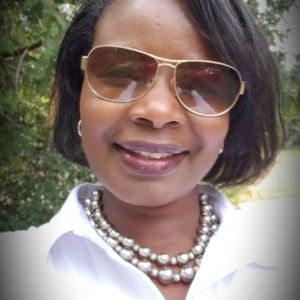 Meet your Posher, Dina